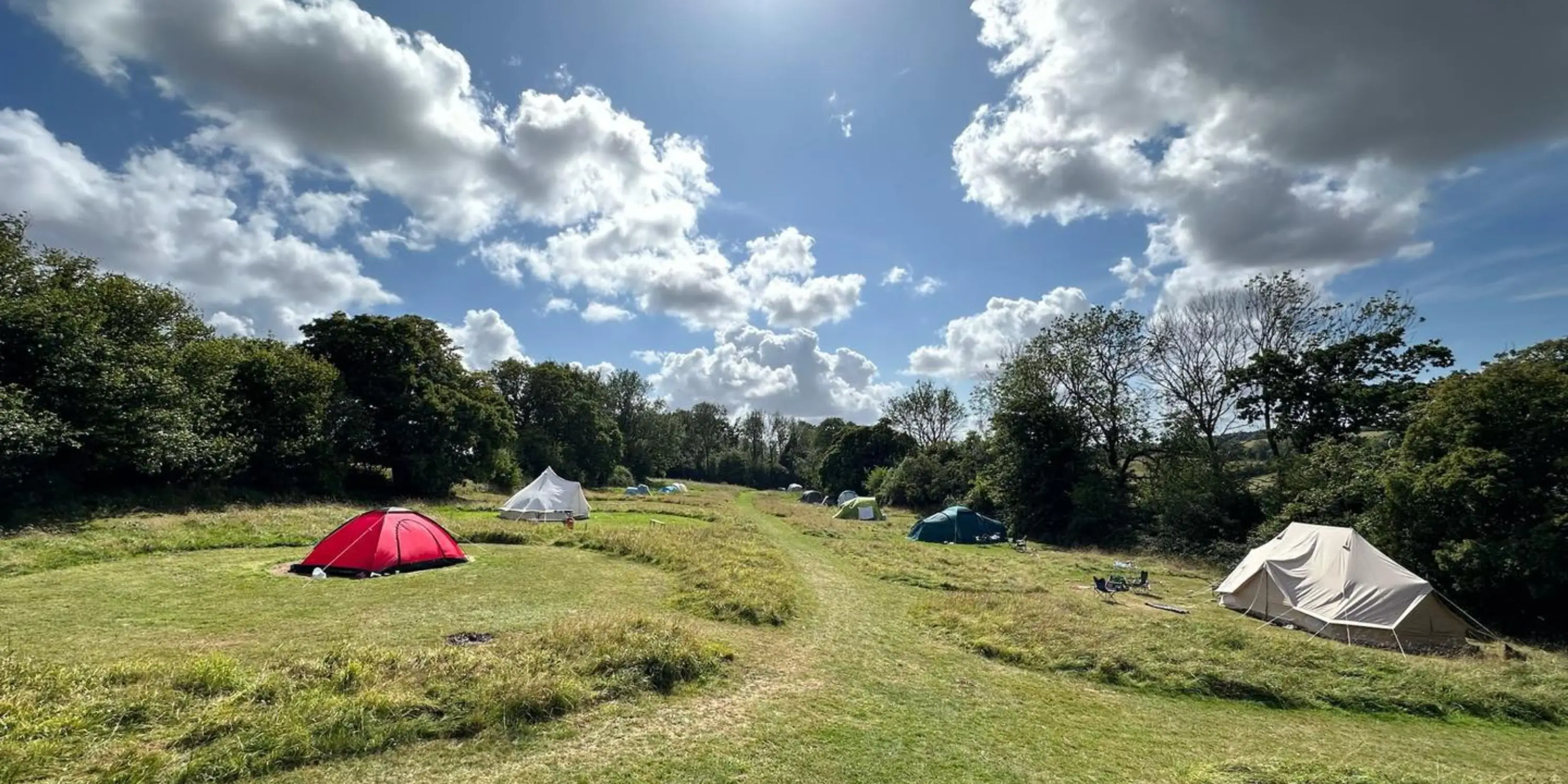 Camping Between Folkestone and Canterbury: The Ideal Base for Coast & City Trips