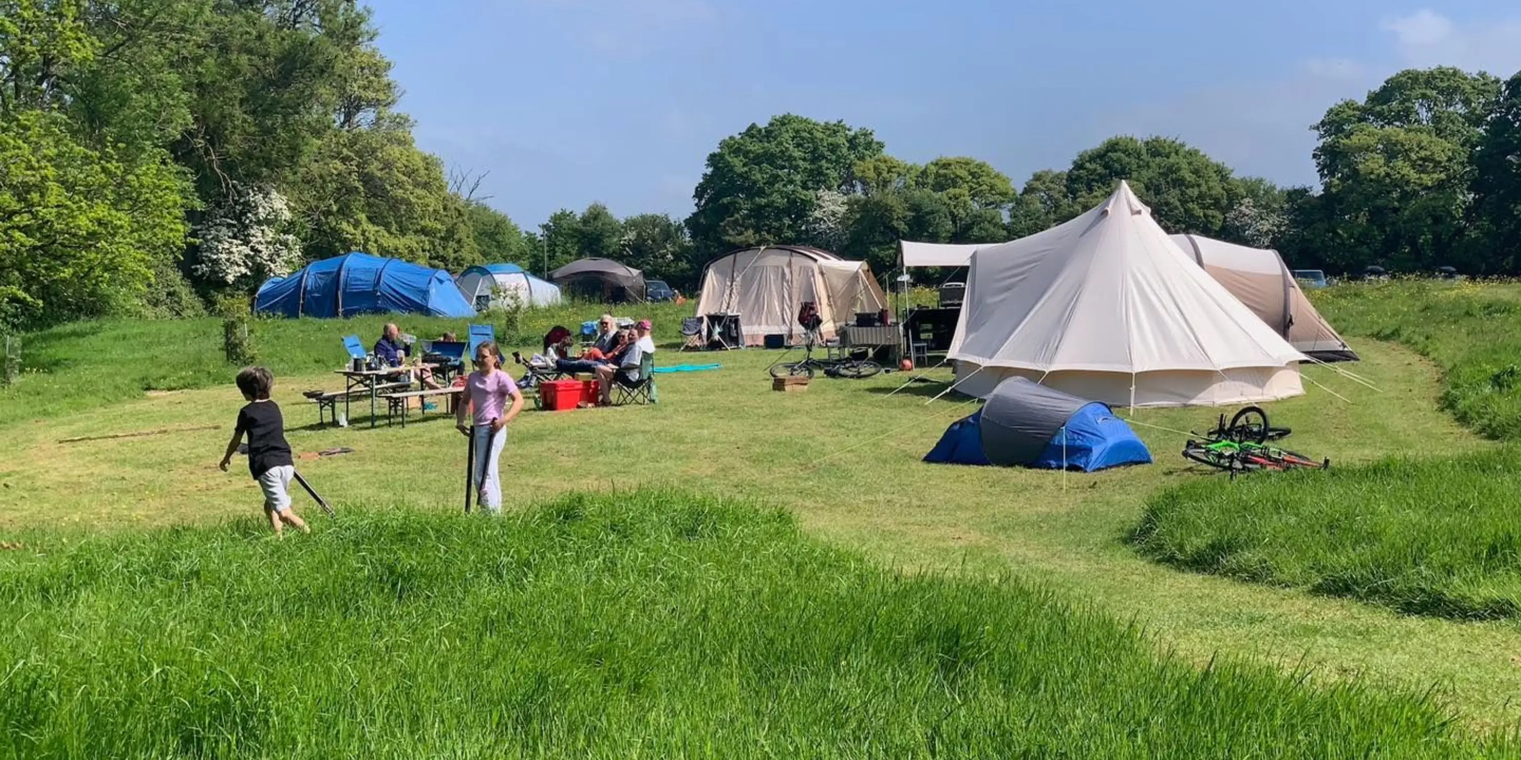 Camping Together: How Sunnyfield Lets Families & Friends Share a Pitch