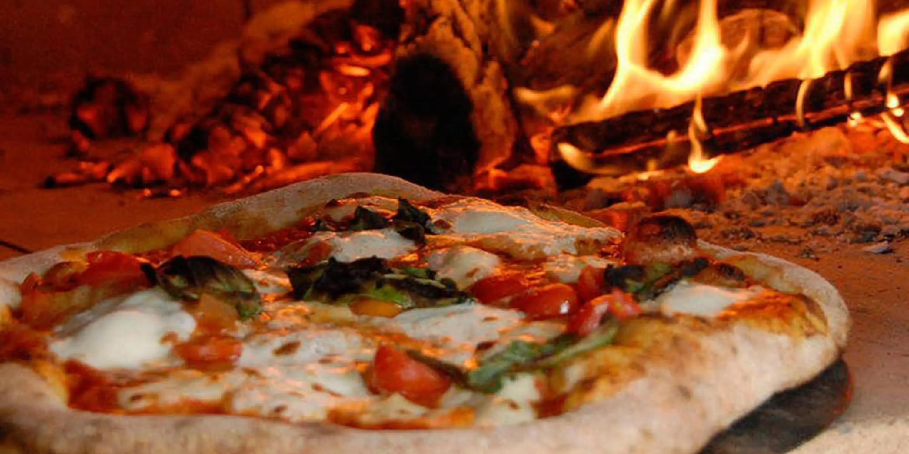 Wood-Fired Pizza Nights: The Social Heart of a Sunnyfield Weekend